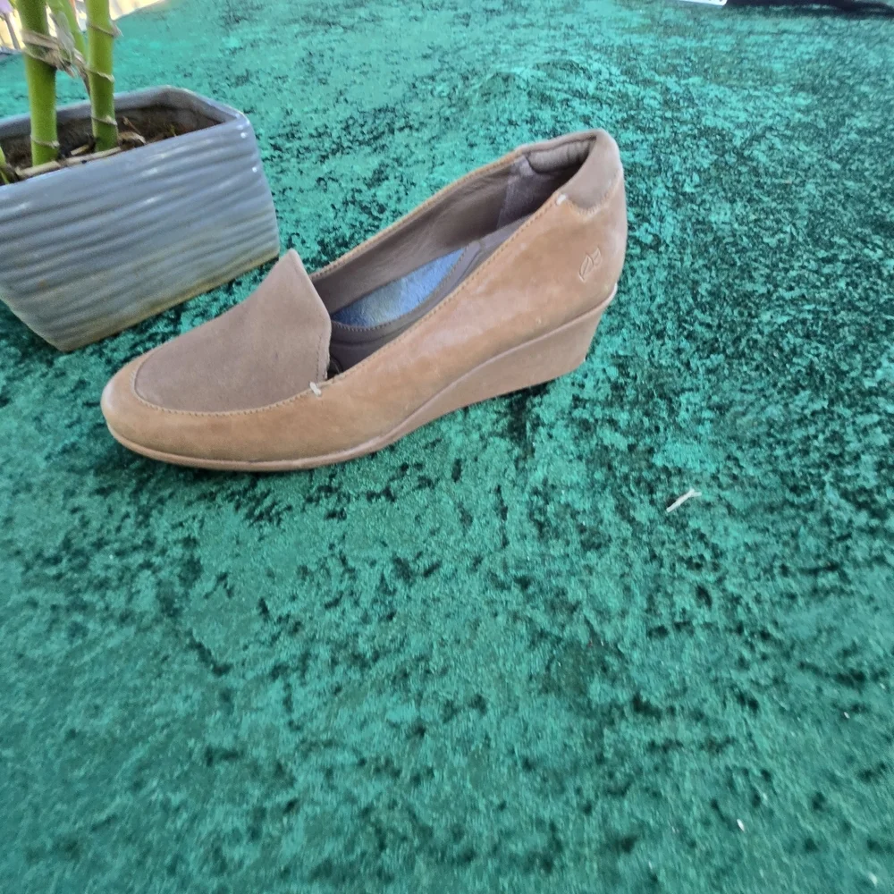 Nurture by Lamaze Tan Wedge Loafers 393